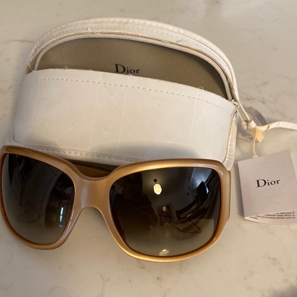 DIOR GORGEOUS SUNGLASSES - Picture 4 of 16